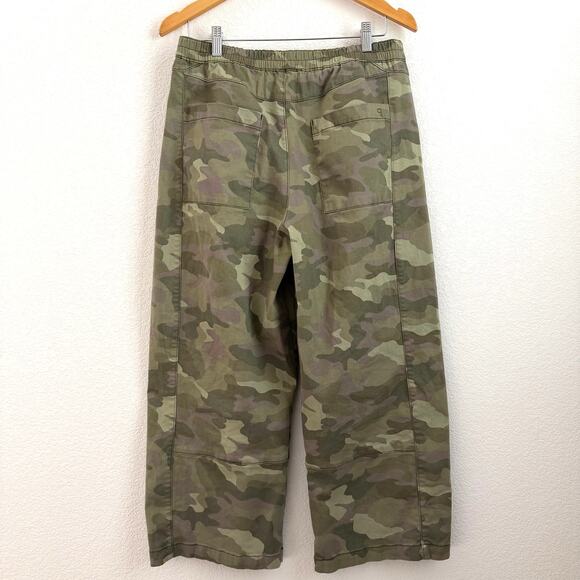 PILCRO  Anthropologie Izzie Relaxed Pull-On Barrel Pants Green Camo Size Medium - Picture 4 of 13